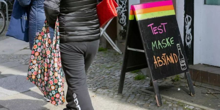 Einkaufsstrasse in Berlin-Kreuzberg im April