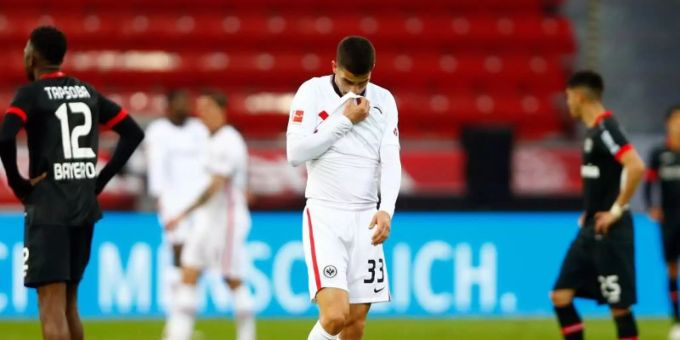 Frankfurts Stürmer André Silva war nach der Niederlage in Leverkusen enttäuscht. Foto: Thilo Schmuelgen/Reuters-Pool/dpa Frankfurts Stürmer André Silva war nach der Niederlage in Leverkusen enttäuscht. Foto: Thilo Schmuelgen/Reuters-Pool/dpa