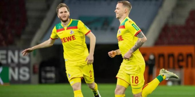 Ondrej Duda (r.) traf doppelt beim Sieg des 1. FC Köln in Augsburg. 1. FC Köln
