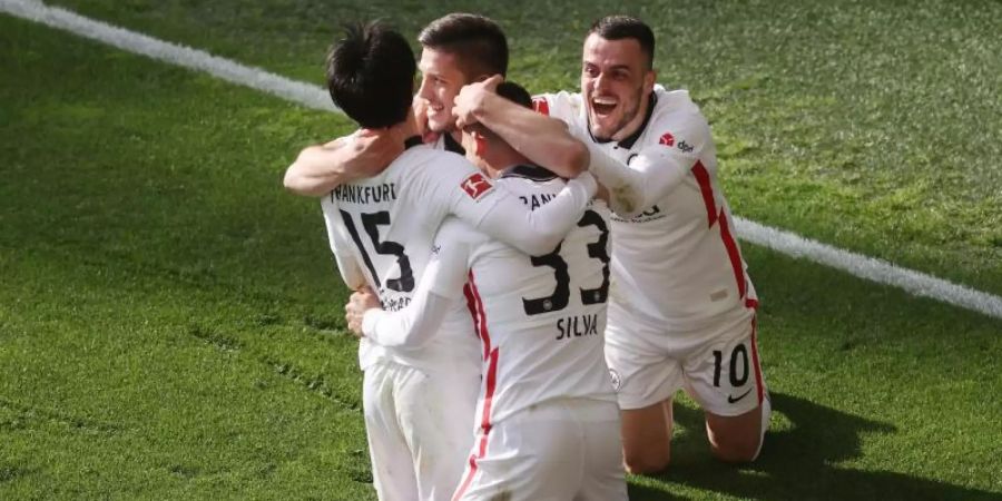 Eintracht Frankfurt gewann beim BVB und setzte sich von den Dortmundern ab. Foto: Lars Baron/Pool Getty/dpa