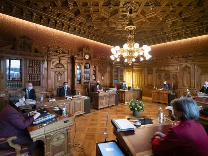 In diesem Zimmer entscheidet der Bundesrat, wie es mit den Massnahmen gegen das Coronavirus weitergehen soll. Bundesrat Sitzung Coronavirus
