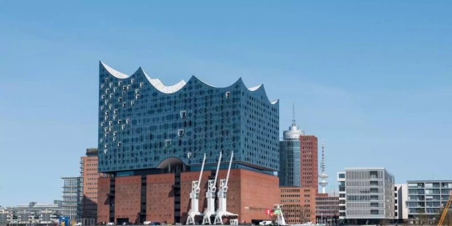 In der Elbphilharmonie in Hamburg wird der neue Kulturpreis Tonali an Musiker verliehen, die sich auf besondere Weise gesellschaftlich engagieren. Foto: Daniel Bockwoldt/dpa/Daniel Bockwoldt