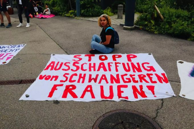 Sanaz* kämpft für ihre Rechte in der Schweiz. Demo Wabern