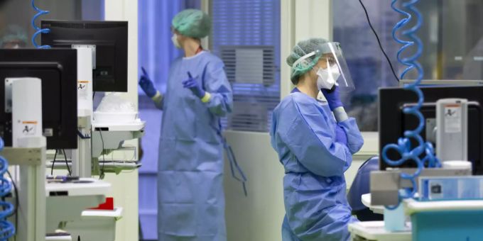 Die Schweiz konnte vor allem im Gesundheitsbereich von der Personenfreizügigkeit profitieren. Coronavirus