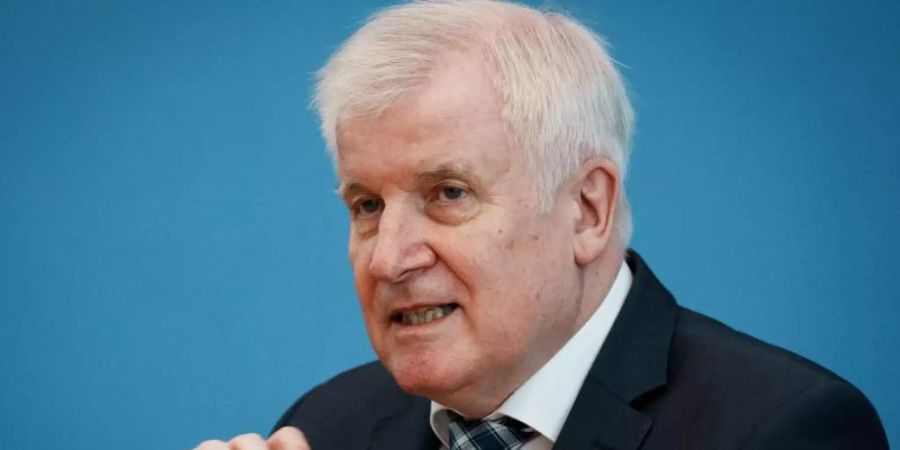 «Ich will die Menschen nicht in Angst und Schrecken versetzen, aber wir dürfen die Gefahren auch nicht verharmlosen»: Horst Seehofer. Foto: Kay Nietfeld/dpa/Archiv