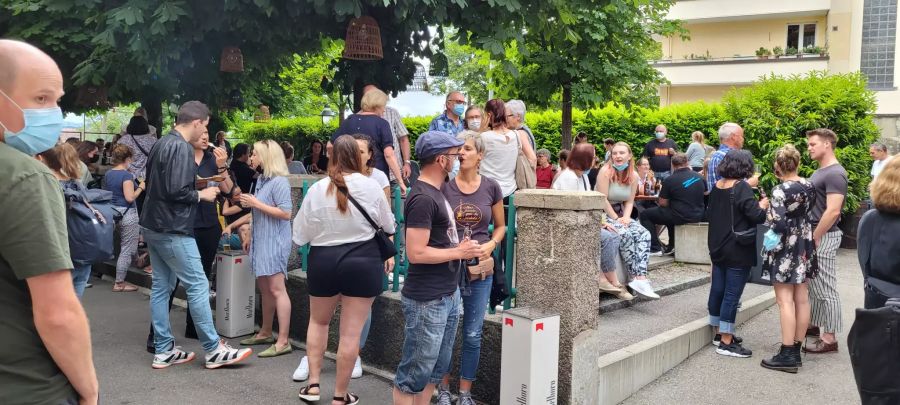 In Gustavs Bergarten im Bierhübeli war die Stimmung vor dem Konzert ausgelassen.