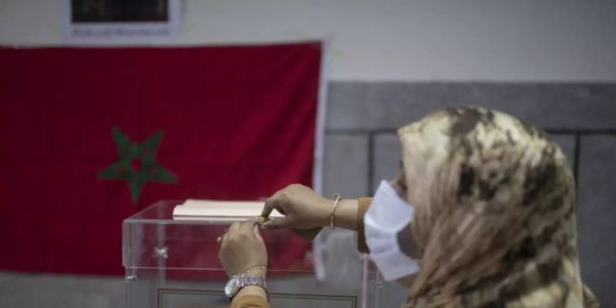 Wahlhelferin in einem Wahllokal in Rabat. Foto: Mosa'ab Elshamy/AP/dpa Wahlhelferin in einem Wahllokal in Rabat. Foto: Mosa'ab Elshamy/AP/dpa