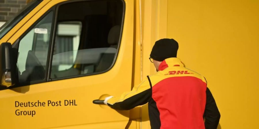 DHL-Paketbote in Dortmund