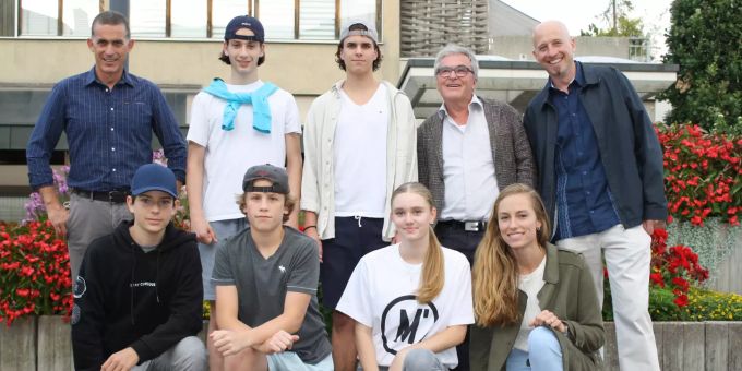 Hinten v.l.n.r.: Markus Amhof, Marvin Rötheli, Lou Schriber, Hans Staub, Christoph Zumbühl / Vorne v.l.n.r.: Ryan Althaus, Nando Schriber, Dafina Zuka, Nina Betschart