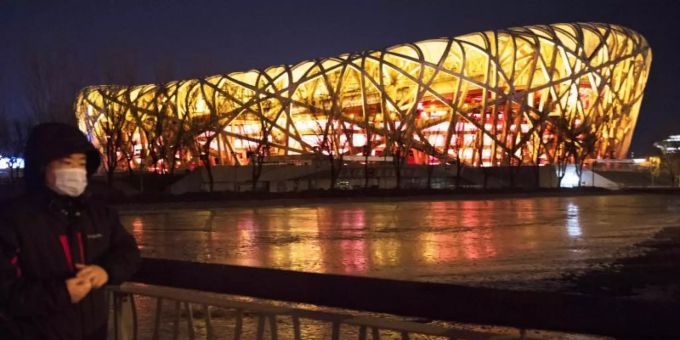 Das Nationalstadion in Peking wird nach den Sommerspielen 2008 zu den Winterpspielen 2022 wieder Ort einer olympischen Eröffnungsfeier. Foto: -/kyodo/dpa Olympia 2008 Peking