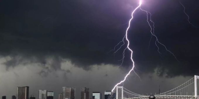 Mit strikten Regeln und einem Corona-Notstand für Tokio soll das Infektionsrisiko während der Sommerspiele minimiert werden. Foto: Uncredited/Kyodo News/AP/dpa Mit strikten Regeln und einem Corona-Notstand für Tokio soll das Infektionsrisiko während der Sommerspiele minimiert werden. Foto: Uncredited/Kyodo News/AP/dpa