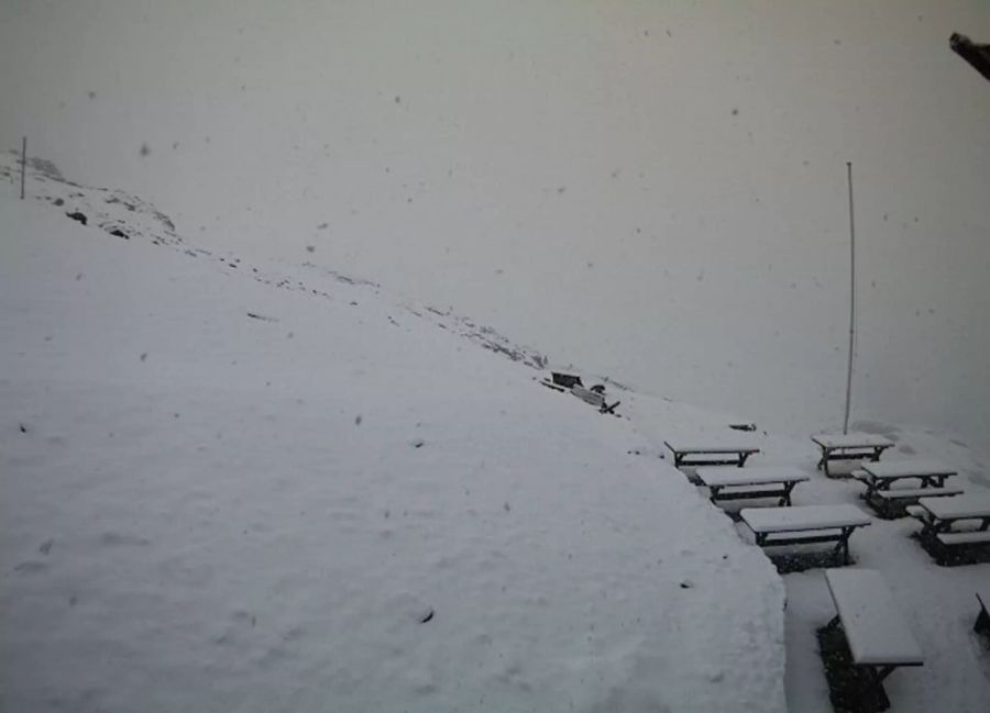 Ein aktuelles Live-Bild von der Blüemlisalphütte bei Kandersteg BE.