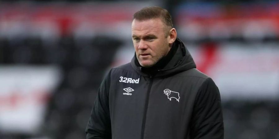 Trainer Wayne Rooney und Derby County stehen nach dem Punktabzug am Tabellenende der zweiten englischen Liga. Foto: Nigel French/PA Wire/dpa