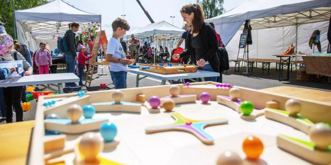 Zum zwölften Mal findet die Romanshorner Spielstrasse auf der Schlosswiese statt.