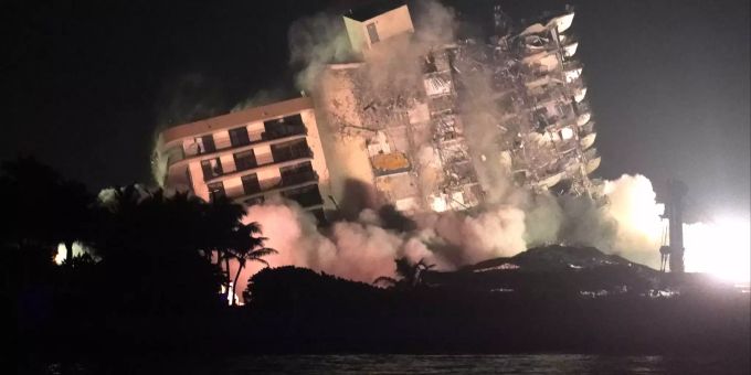 Die Wohnhausruine in Miami wurde gesprengt. Building Collapse Miami