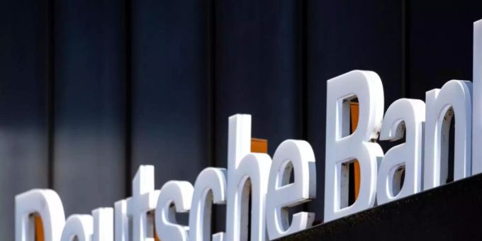 Auch bei der Deutschen Bank läuft ein Konzernumbau inklusive Personalabbaus. deutsche bank