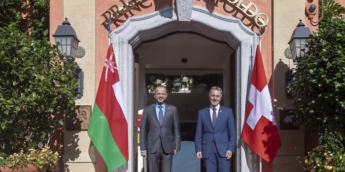 Aussenminister Ignazio Cassis (r.) traf in Lugano Omans Aussenminister Sayyid Badr Bin Hamad Bin Hamood Al-Busaidi. Aussenminister Ignazio Cassis (r.) traf in Lugano Omans Aussenminister Sayyid Badr Bin Hamad Bin Hamood Al-Busaidi.