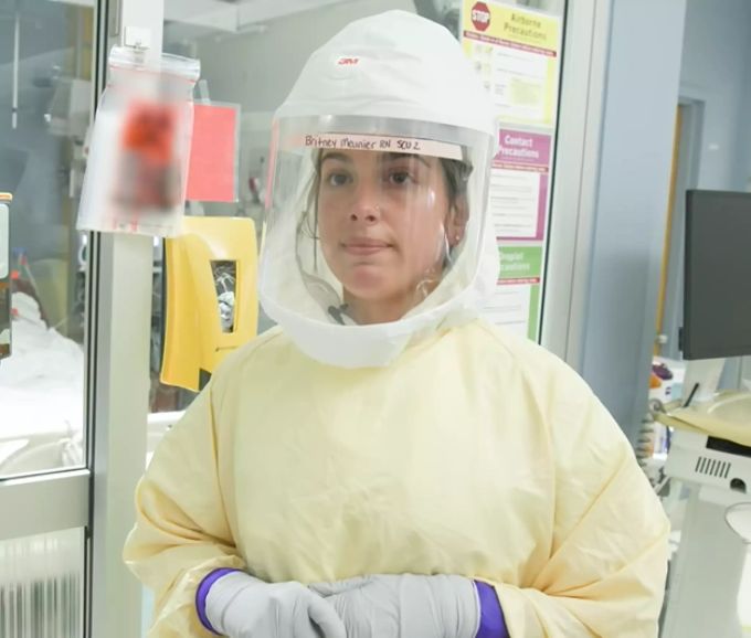 Pflegerin Britney Meunier kümmert sich um Personen, die sich mit dem Coronavirus angesteckt haben. coronavirus