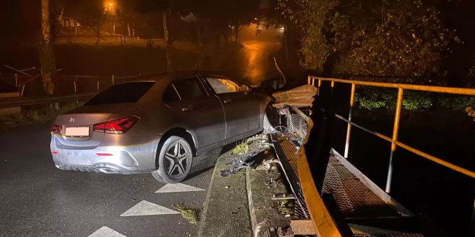 Am Auto entstand Totalschaden. Zuger Polizei