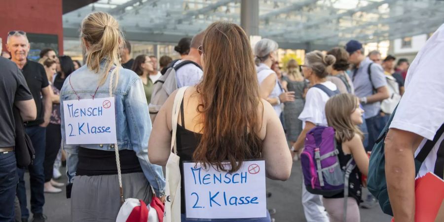 Demonstration gegen die Ausweitung des Covid-Zertifikates, am Mittwoch, 8. September 2021, in Bern.