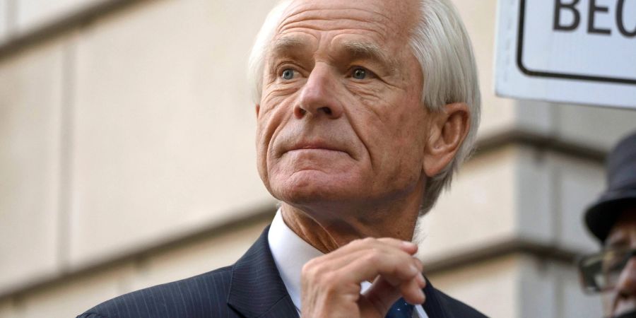 Peter Navarro, dem einstigen Berater von Ex-US-Präsident Trump, drohen zwischen 30 Tagen und einem Jahr Haft.