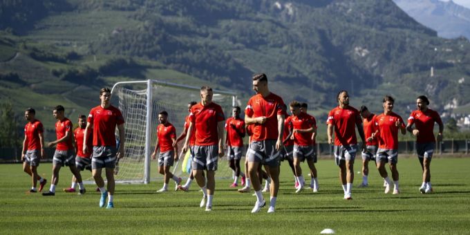 Derzeit bereitet sich die Nati im Wallis auf die Europameisterschaft-Qualifikation vor. Nati