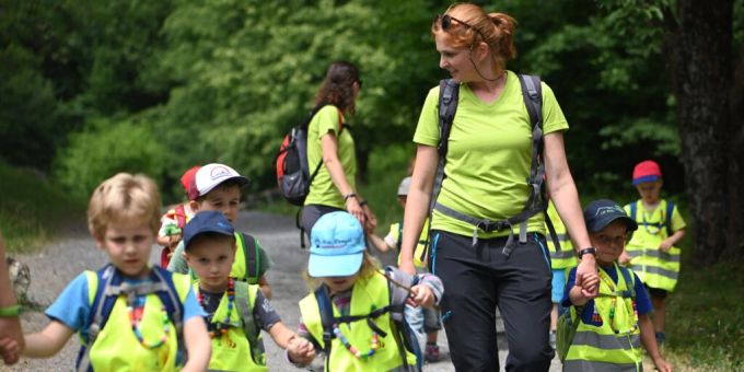 Der Kindergarten ist ein Kooperationsprojekt des Natur- und Tierparks Goldau, der Schule Lauerz und der Pädagogischen Hochschule Schwyz (PHSZ).