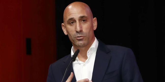 Seit seinem Fauxpas im Kreuzfeuer der Medien: Luis Rubiales.