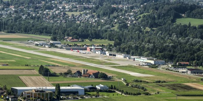 Die Start- und Landebahn des Flughafens Bern-Belp. Von hier aus fliegt der Bundesrat normalerweise mit seinem Jet. Bern Belp Flughafen Bundesrat