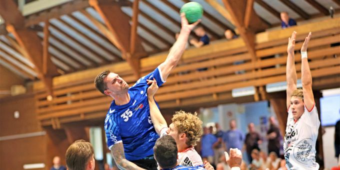 Die HSG Baden-Endingen unterliegt Handball Emmen am Samstag, 9. September 2023, zu Hause mit 32:35. Spiel HSG Baden-Endingen gegen Handball Emmen