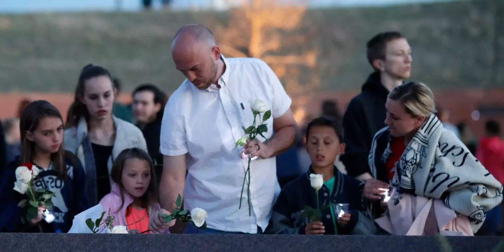 Gedenken An Amoklauf An Der Columbine High School In Den Usa