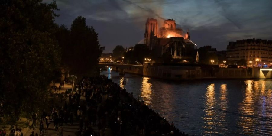 Das schwere Feuer in Notre-Dame de Paris