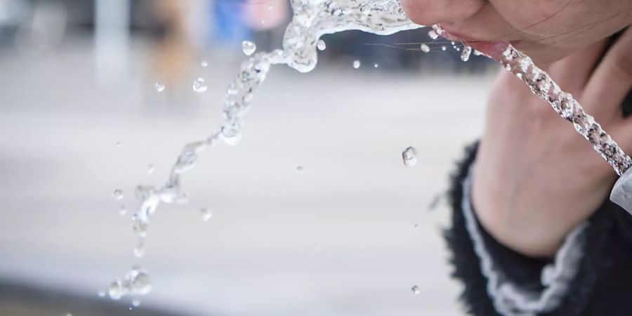 Beliebter Durstlöscher: Zwei Drittel der Schweizer Bevölkerung trinken regelmässig Wasser auf dem Hahnen.