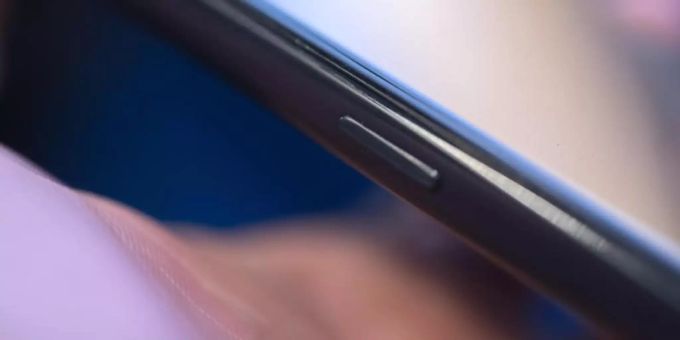 Barcelona - Android-Telefone bekommen Knopf für Google-Assistenten