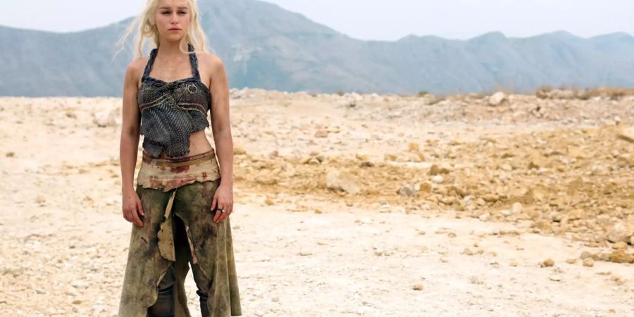 Daenerys Targaryen erlebt Gewalt und übt Gewalt aus. Die Thronerbin lässt zum Beispiel ihren Bruder Viserys mit flüssigem Gold übergiessen. Ein schlimmer Tod? Bild: Alma