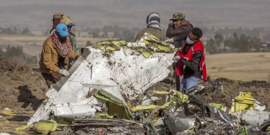 In Äthiopien begannen Experten mit der Identifizierung der Opfer und der Klärung der Unglücksursache. Foto: Mulugeta Ayene/AP