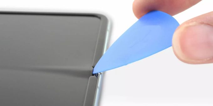 Die Lücke zwischen den Bildschirmen des Samsung Galaxy Fold stellte ein Risiko für das Display dar. Samsung Galaxy Fold