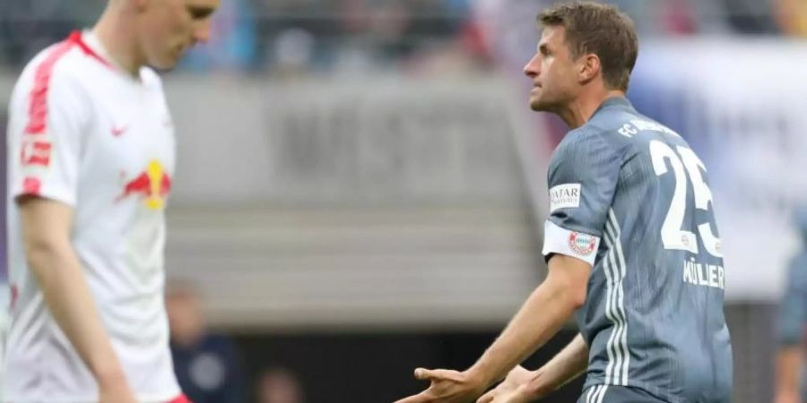 Bayernspieler Thomas Müller regt sich über eine Entscheidung des Schiedsrichters auf. Foto: Jan Woitas