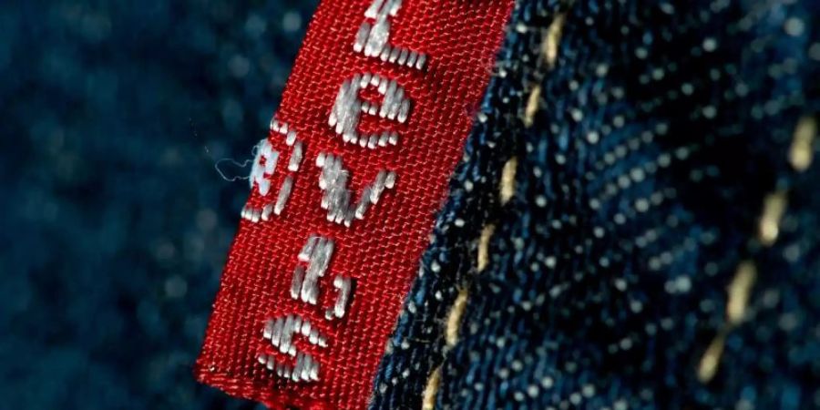 Jeans der Marke Levi Strauss &amp; Co. Der traditionsreiche Jeans-Hersteller will bei seiner Rückkehr an die Börse über eine halbe Milliarde Dollar an frischem Kapital bei Anlegern einsammeln. Foto: Sven Hoppe