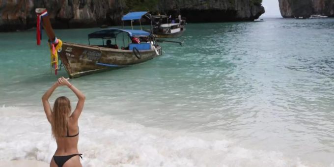 Die «Maya Bay» soll für mindestens zwei weitere Jahre nicht für Touristen zugänglich sein. Foto: Sakchai Lalit/AP Die «Maya Bay» soll für mindestens zwei weitere Jahre nicht für Touristen zugänglich sein. Foto: Sakchai Lalit/AP