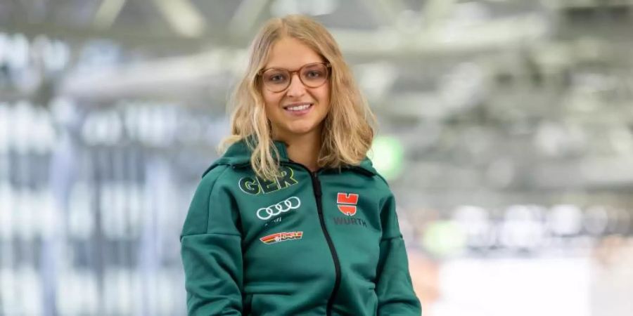 Beendet mit nur 21 Jahren ihre aktive Karriere: Skispringerin Gianina Ernst. Foto: Daniel Karmann/dpa