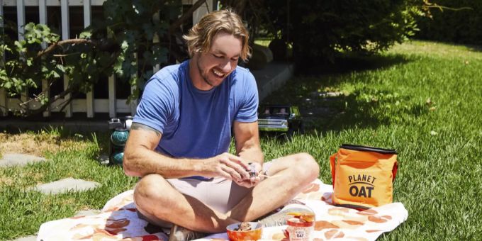 Der Schauspieler Dax Shepard erholt sich nach seiner Operation Zuhause. dax shepard