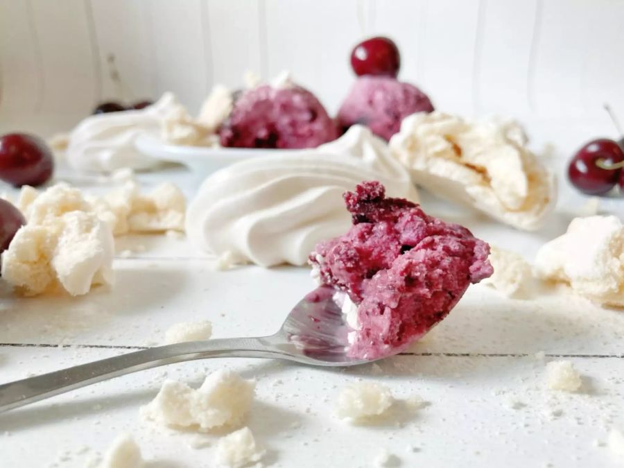 Eis mit Kirschen von Sophies Backblog.
