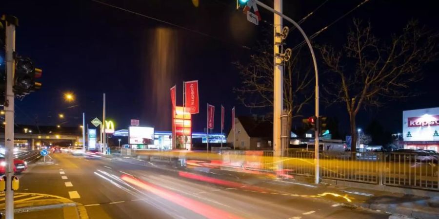 Auf Deutschlands Strassen steigt die Zahl der Raser und Rennfahrer. Foto: Daniel Karmann/dpa