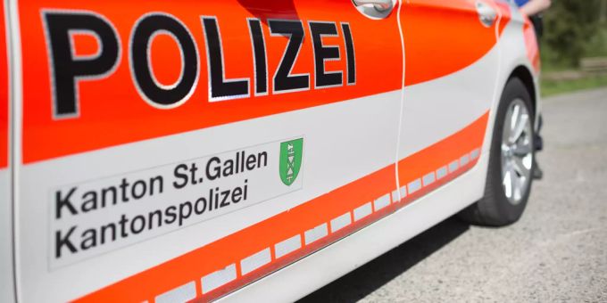 Oberuzwil SG - Von Handy abgelenkt und mit Auto kollidiert