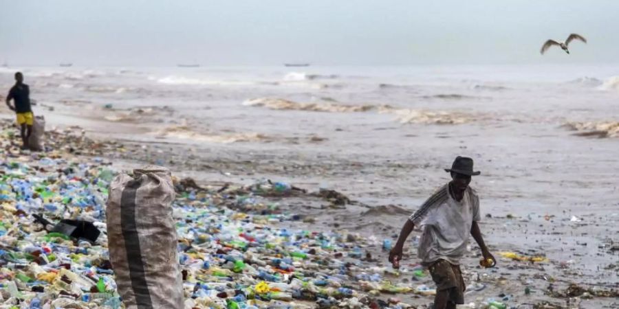 An immer mehr Orten in der Welt wird Plastikmüll illegal entsorgt. Foto: Christian Thompson/EPA/dpa