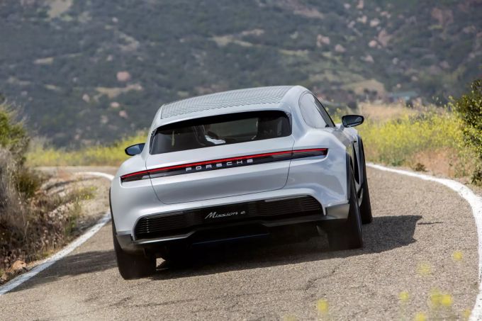 Die Kehrseite des Porsche Taycan Cross Turismo. Porsche Taycan Cross Turismo