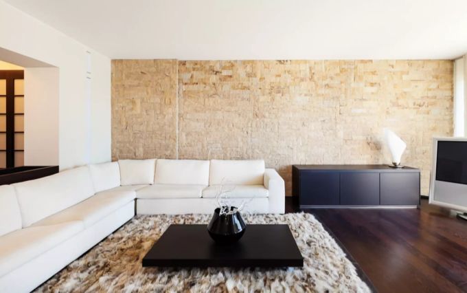 Mediterrane Einrichtung: Moderne Wohnung mit Mediterranen Steinen. Mediterrane Einrichtung