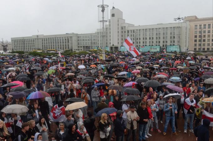 Der deutsche SPD-Poltiker Niels Annen ist beeindruckt von den friedlichen Protesten in Weissrussland. Belarusian opposition