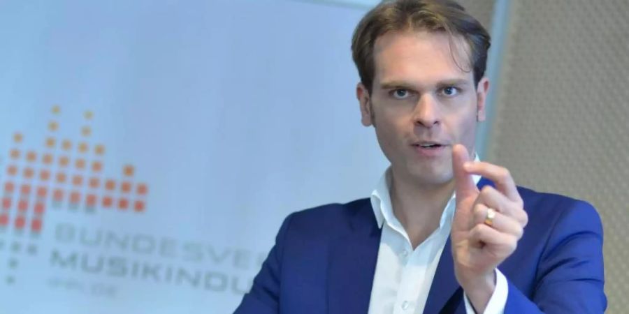 BVMI-Verbandschef Florian Drücke begrüsst das positive Ergebnis, beklagt aber die Krise für den Live-Sektor. Foto: Britta Pedersen/zb/dpa
